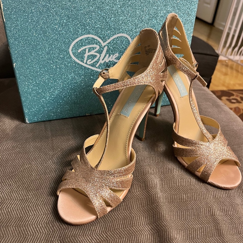 Blue by Betsey Johnson Champagne Size 8 Pumps